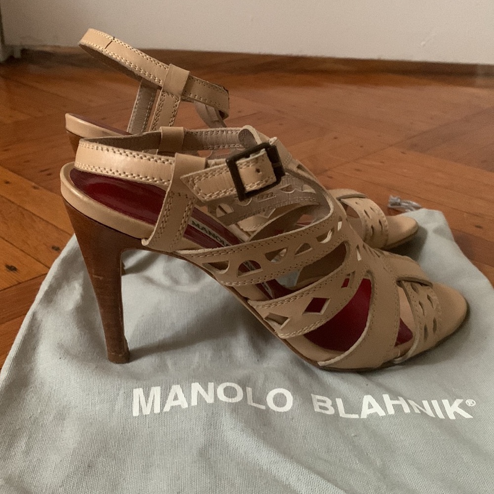 Strappy Manolo Blahnik herls blush/nude size 36/6